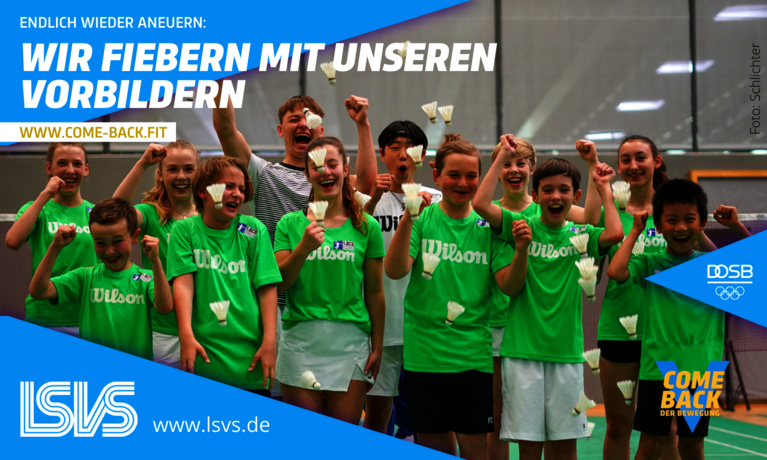 Badminton Kinder freuen sich.