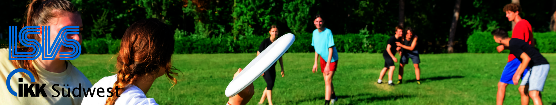 Banner mit Jugendlichen beim Outdoorsport
