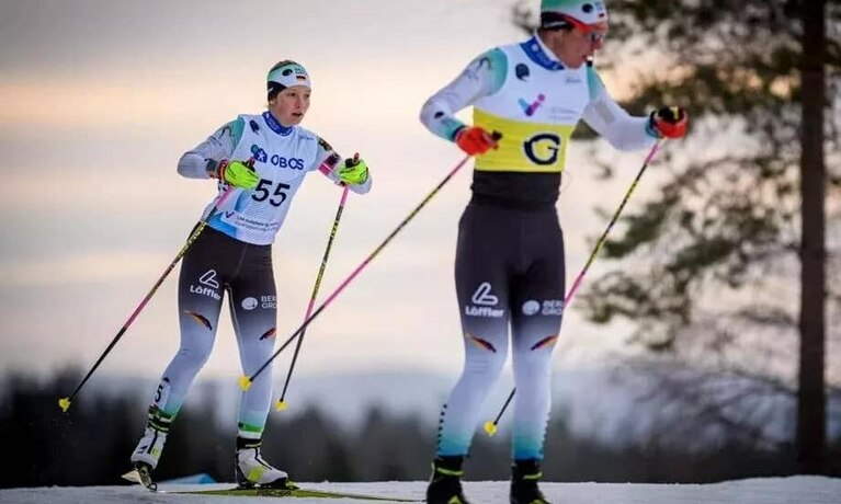 Biathletin mit Guide.