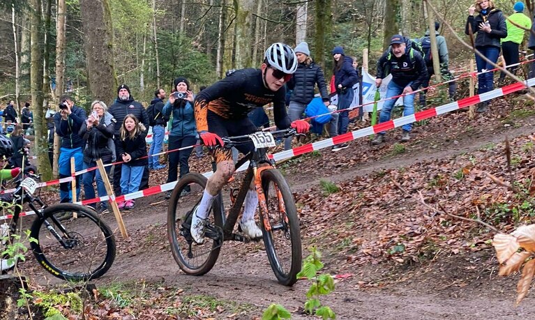 MTB-Fahrer Julius Klose auf der Strecke. image-6976