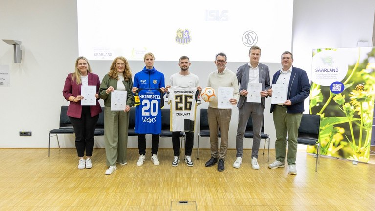 Gruppenfoto mit Akteuren der Nachhaltigkeitskonferenz