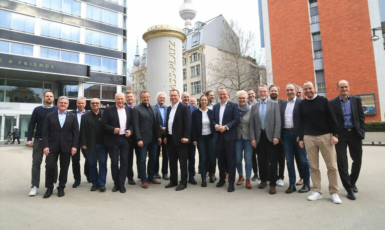 eine gruppe menschen