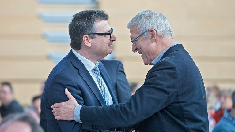 {filenamebase} Zwei LSVS-Ehrenamtler.