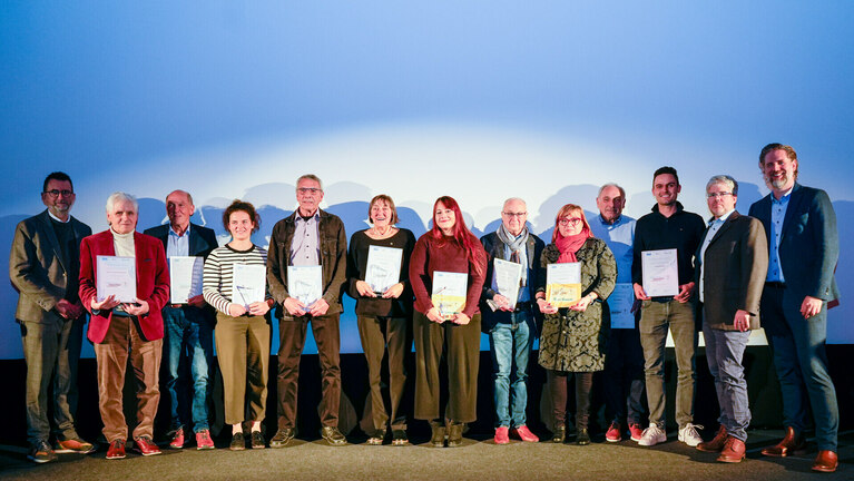 Gruppenfoto mit den Preisträgern des Ehrenamtspreises 2025 des LSVS