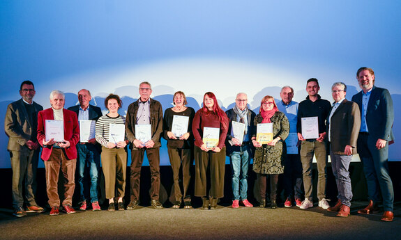 Gruppenfoto mit den Preisträgern des Ehrenamtspreises 2025 des LSVS
