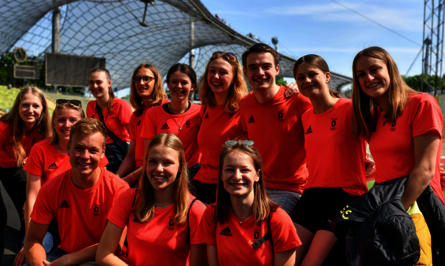 eine gruppe sportlerinnen