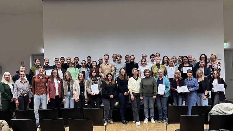 Gruppenbild der Lehrer und Lehrer der ausgezeichneten Schulen