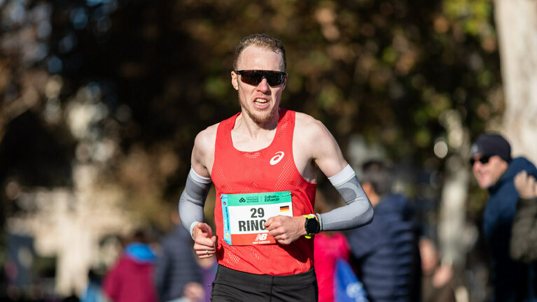 Richard ringer ist auf dem bild am laufen