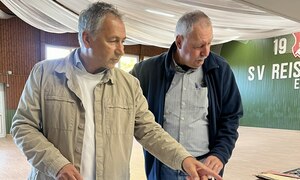 Der Energieberater des LSVS berät einen Vereinsvorsitzenden