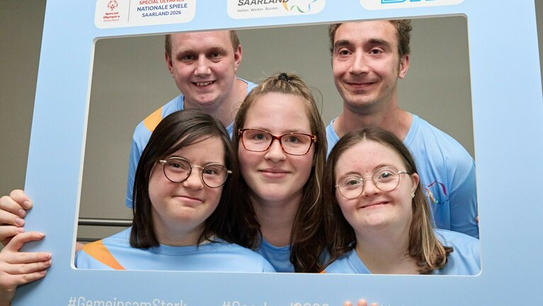 Gruppenfoto mit den vier Mitgliedern des Athletenrates von Special Olympics im Saarland