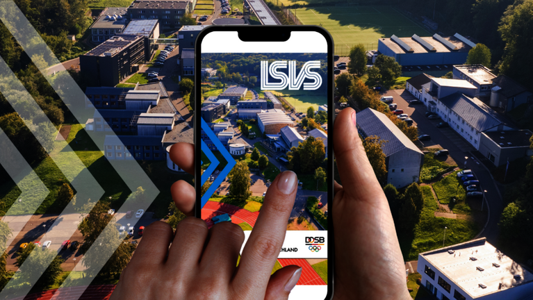 Werbegrafik für die neue App des LSVS im Hintergrund mit einer Ansicht des Sportcampus Saar
