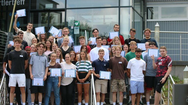 Absolventen Ausbildung mit Urkunde.