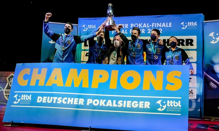 Jubeldndes Tischtennisteam.