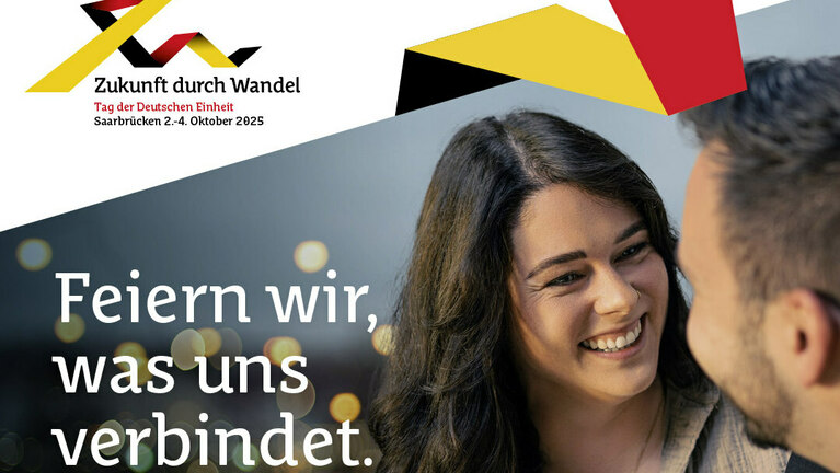 Werbefoto mit zwei Personen, die sich unterhalten, zum Bürgerfest zum Tag der Deutschen Einheit
