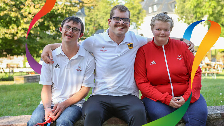 Zwei Athleten und eine Athletin von Special Olymics im Saarland