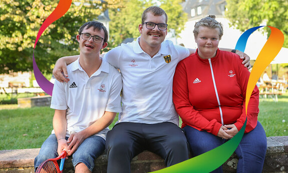 Zwei Athleten und eine Athletin von Special Olymics im Saarland