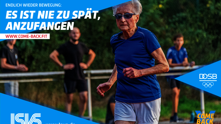 Seniorensportlerin beim Laufen.