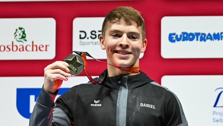 Turner mit Medaille.