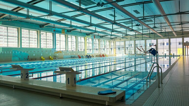 Schwimmhalle an der Saarbrücker Sportschule.
