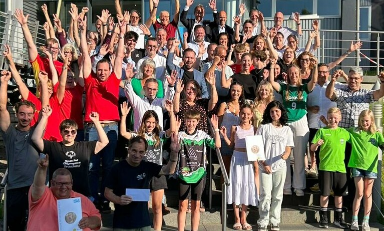 Gruppenfoto mit den Preisträgern des Hermann-Neuberger-Preises 2024