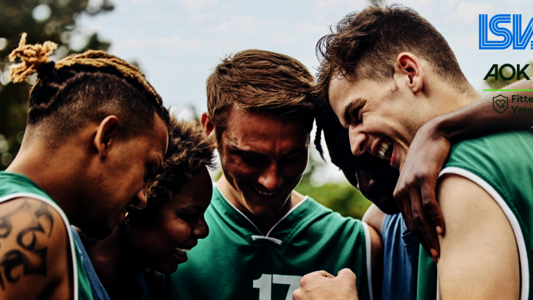 Sportler umarmen sich und jubeln